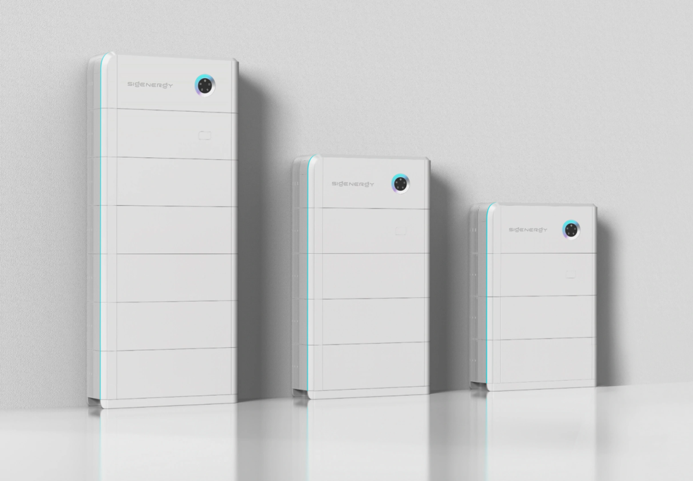 A line-up of Sigenergy systems in varying module sizes—ranging from low-profile stacks to full-capacity arrays—symbolizing a comprehensive energy ecosystem framework.